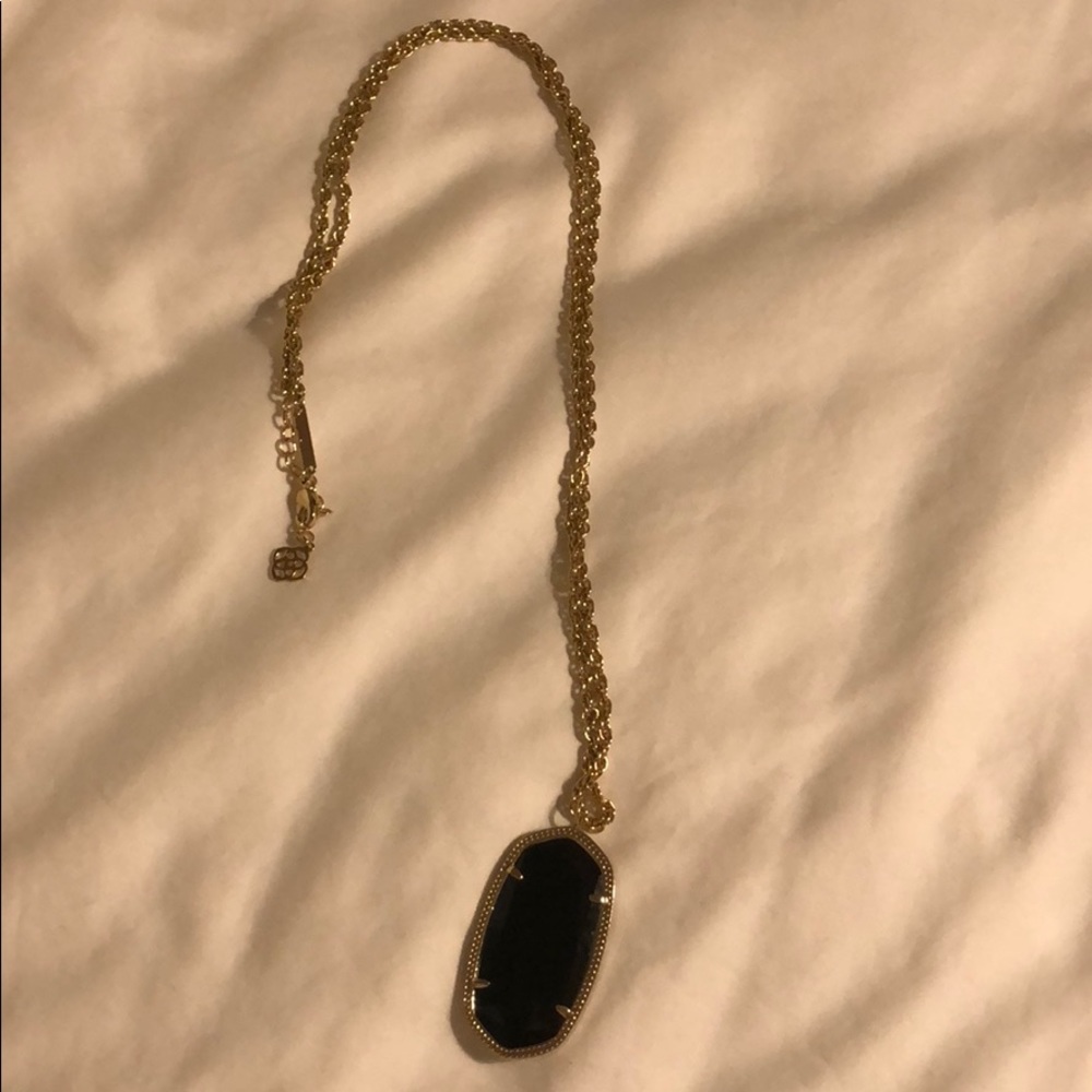 Kendra Scott necklace